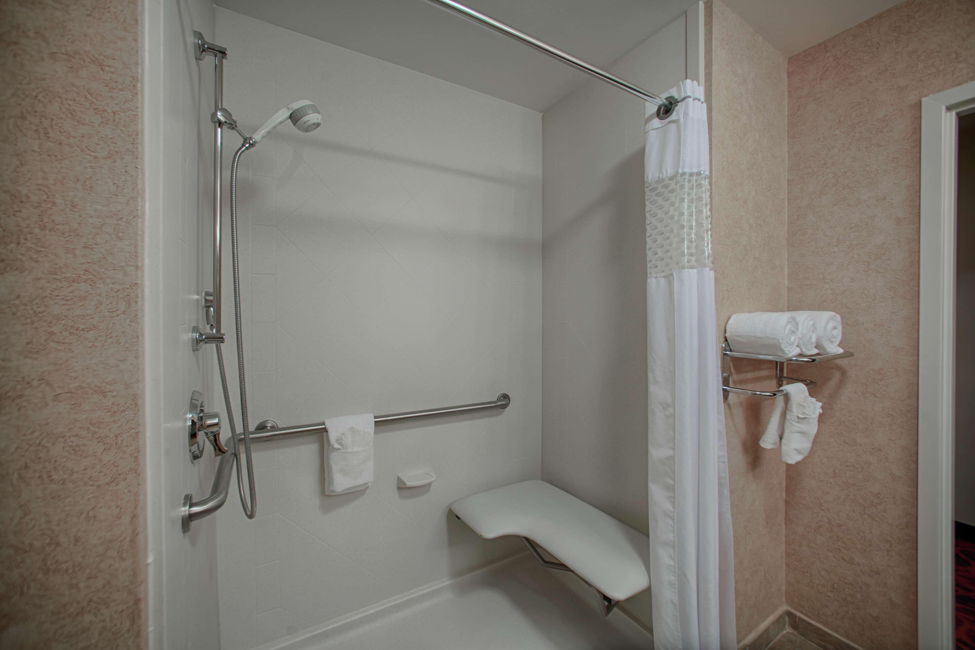 Hampton Inn Atlanta-Canton Exterior photo